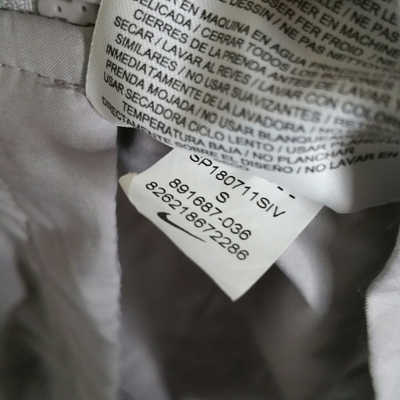 Nike Lightweight Essential Hooded Running Jacket - Picture 7 of 8